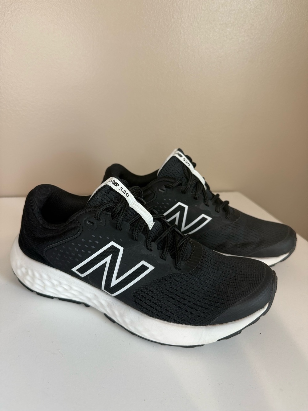New Balance Women's 520 Running Shoes Sneakers‎ Black Size 7 (runs small)